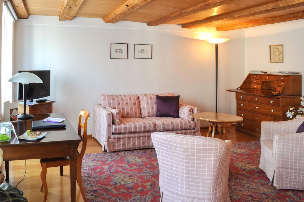Hotel Restaurant Au Sauvage Fribourg Room photo
